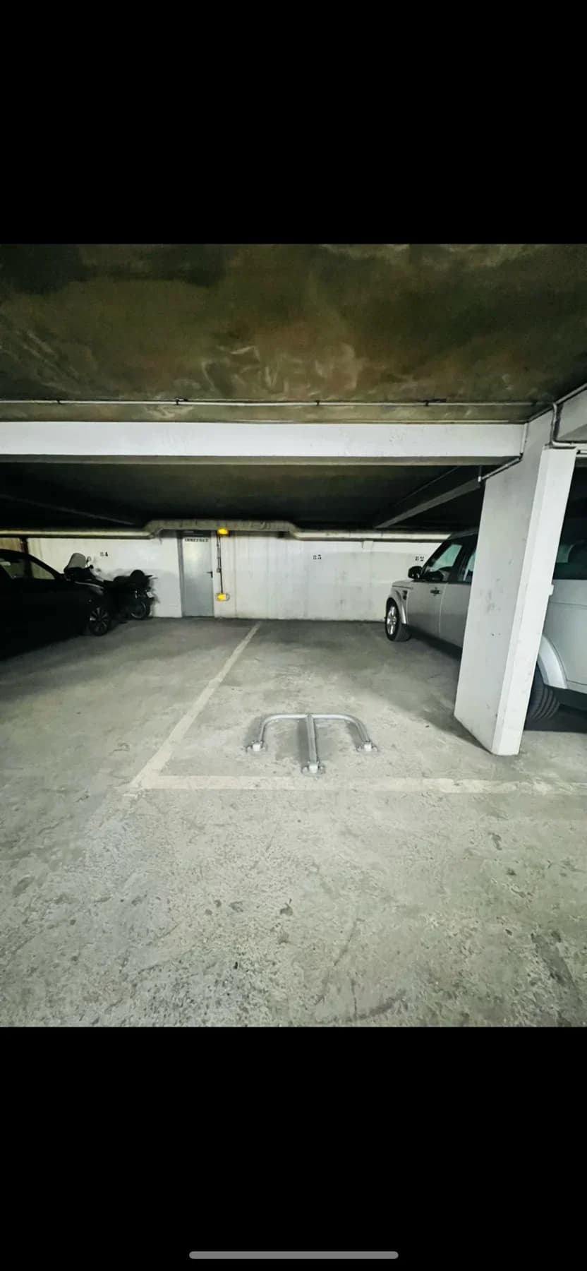 À louer, place de parking sécurisée située au 10 a... - Location parking pour voiture et moto à Paris 19e