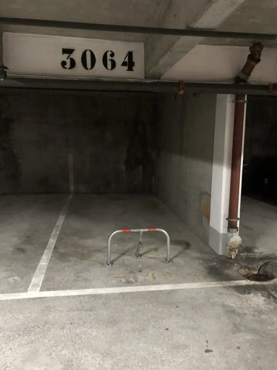 Place de parking sécurisée, adaptée à tout type de... - Location parking pour voiture et moto à Paris 10e