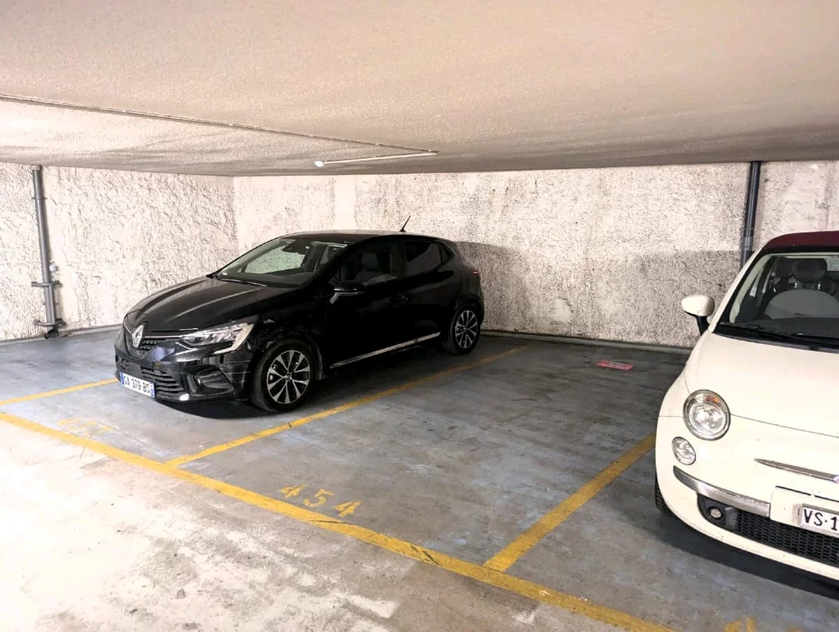 À louer, place de parking en sous-sol au 58b Rue d... - Location parking pour voiture à Paris 9e