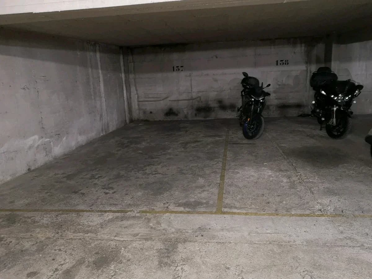 À louer, une grande place de parking de 24 m², idé... - Location parking pour moto à Paris 15e