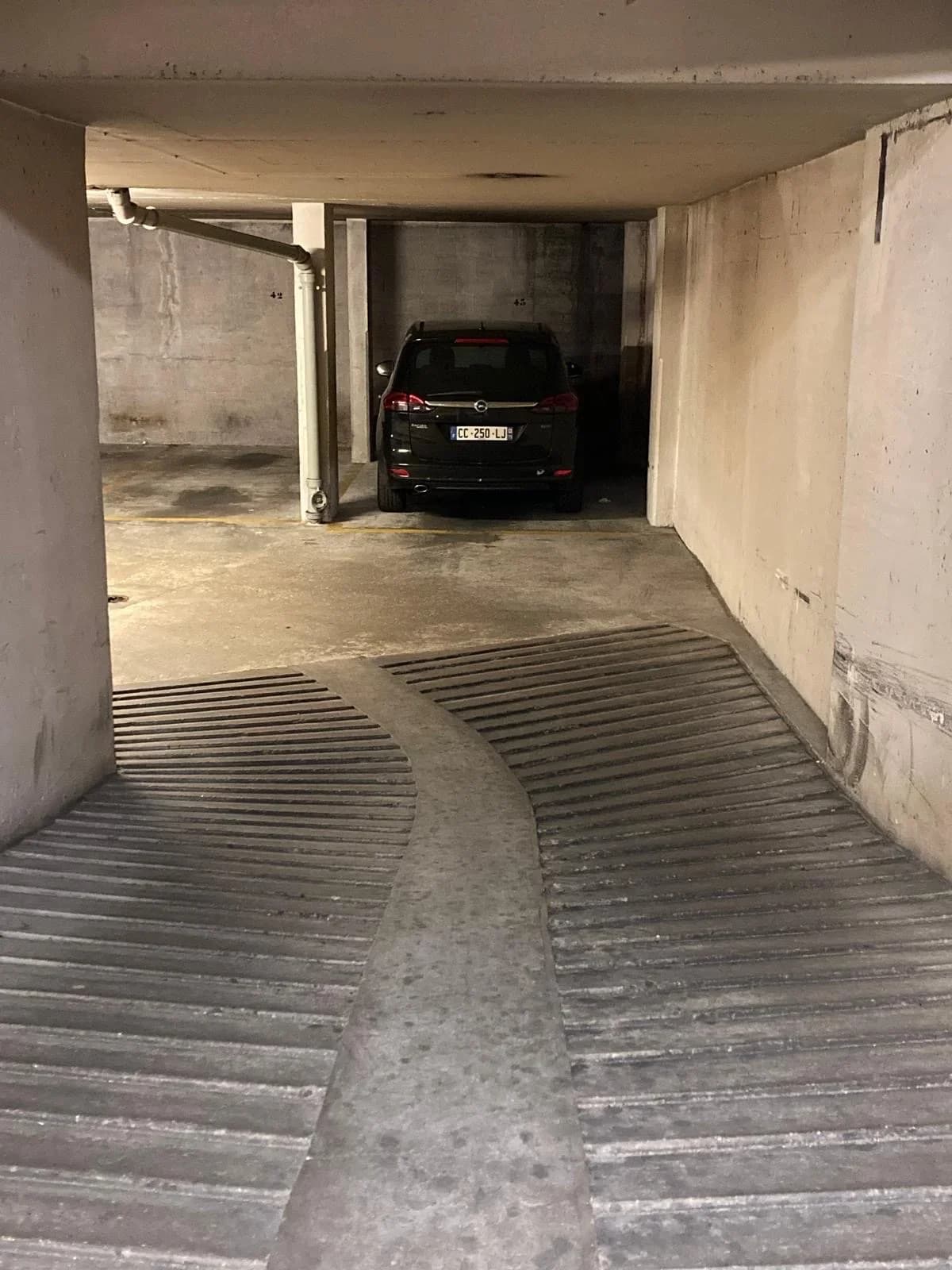 Je propose à la location une spacieuse place de pa... - Location parking pour voiture à Paris 16e