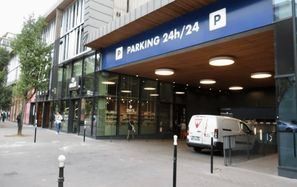 Place de parking privée située Avenue d’Italie dan... - Location parking pour voiture et moto à Paris 13e